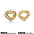 Vista detallada de colgante de corazon de acero inoxidable dorado, con 41mm y hueco 2.3mm. - Colgante de corazón con borde dorado / 2 Piezas/Juego