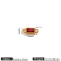 Vista dettagliata del connettore in acciaio inossidabile dorato con pietra rossa e doppie asole. - Connettore Rettangolo Strass Oro / 1 Pezzo/Confezione / Rosso
