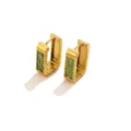 Boucles d'oreilles créoles rectangulaires en acier doré avec strass verts scintillants. - Manchette d'Oreille Rectangulaire Dorée Avec Pierres Vertes