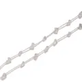 Vue detaillee d'accessoires de bijoux de chaine de perles faits main avec des perles transparentes. - Chaînes en cristal irrégulier