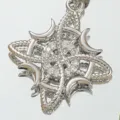 Collar con colgante de estrella celeste plateada, hermosa joya geométrica gótica con estrás. - Luna creciente y estrella plateadas