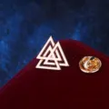Wikinger Valknut Anstecknadel gold Metall geometrisch Norse Symbol Brosche Herren Anzug Zubehör - Dreieck (Gold)