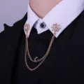 Goldfarbene Steuerrad Kragennadel mit Doppelkette, nautisches Hemd Zubehör für Herren. - Gold Steuerrad