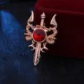 Broche retro espada dragon con cristal rojo, accesorio de moda dorado vintage para traje de hombre. - Dorado