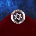 Μεταλλική καρφίτσα εξάγραμμο ανδρική με επιγραφή Good Luck, κομψό αξεσουάρ για κοστούμι. - Χρυσό
