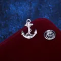 Silberne Anker Brosche, Mini Metall Anstecknadel für Herren Anzüge und modische Accessoires. - Seil & Anker (Silber)