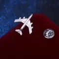 Silberner Flugzeug Ansteckpin, modische Metall Brosche fur Herren Anzuge und Alltag. - Kampfjet (Silber)