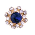 Elegante Strass-Blumenbrosche mit dunkelblauem Mittelstein und goldfarbener Reversnadel. - Dunkelblau (Goldbasis)
