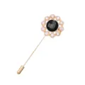 Elegante prendedor de solapa floral dorado con pedrería brillante y piedra central negra. - Sin Cadena / Negro