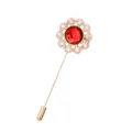 Broche de solapa dorado vintage con piedra roja y pedrería transparente para traje. - Sin Cadena / Rojo