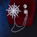 Broche de estrella de diamantes con cadenas colgantes dobles, elegante accesorio de joyería para traje. - Estilo Plateado + Sol Pequeño / Plateado