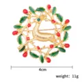 Weihnachts Hirsch Kranz Brosche mit grünen Strasssteinen und roten Beeren, 4cm Legierung. - Kranz Nr. 3