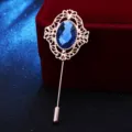 Vintage Hofstil Goldton ausgehöhlte blaue Kristall Anstecknadel Anzug Brosche für Damen. - Gerader Stift Stil (3341) / Gold