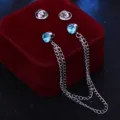 Detailansicht einer blauen Strass Quaste Kette Kragennadel, eleganter Herren Hemd Revers Brosche. - Seeblau (Silberbasis)