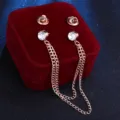 Detailansicht der Herren Kragennadel Brosche mit funkelnden Strasssteinen und Doppelkette. - Weiß (Goldfarben)