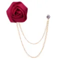 Elegante rote Stoffrosen Brosche mit doppelten Goldketten und Strass Akzent fuer Herren Anzuege. - Burgunderrot