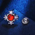 Kristall Kreuz Brosche mit rotem Stein, silberne Metall Anstecknadel, edler Hemdkragen Zubehör. - Silber mit rotem Strass