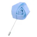 Hellblaue Stoffrosen Brosche mit langem Metallstab als eleganter Anzugschmuck fur Herren - Hellblau