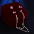 Modische Herren Metall Kragennadel Brosche mit rosa Strasssteinen und doppelter Kette - Purpurrot (Goldbasis)