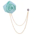 Mintgrüne Stoff-Rosen-Anstecknadel mit goldener Doppelkette und Strass für Herrenanzüge. - Hellgrün