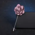 Élégante broche fleur en tissu avec longue épingle argentée, idéale pour la mode et les costumes. - Rose Lotus