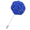 Broche fleur en tissu bleu faite à la main pour homme, accessoire de costume élégant. - Bleu
