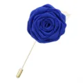 Exquisite blaue Stoffrose Anstecknadel mit Goldstab und Blatt, elegante Herren Brosche. - Blau