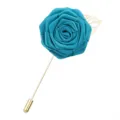 Türkisblaue Stoffrosen Anstecknadel mit Goldstiel, elegante Blumen Brosche für Damen und Herren. - Pfauenblau
