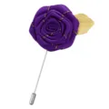 Élégante épingle de revers rose en tissu violet avec feuille d'or pour costume homme. - Violet