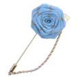 Hellblaue Band-Rosen-Reversnadel mit Goldkette, elegante Anstecknadel für Anzüge. - Hellblau