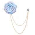 Broche rose en tissu bleu avec double chaine doree et epingle de strass pour homme - Bleu clair
