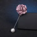 Broche fleur en tissu exquise avec longue épingle perlée, détail de design camélia. - Rose Lotus