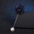 Exquise broche camélia en tissu bleu marine avec détail d'épingle longue perle femme. - Bleu Marine