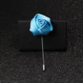 Blaues Stoffrosen Reversnadel für Herren, handgefertigte Satin Blume Anzug Detail Ansicht. - Stoffrose Stil / Blaugrün