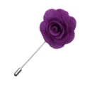 Dunkelviolette Stoff Rosen Anstecknadel Boutonniere mit langem Metallstab für Herrenanzug. - Lila
