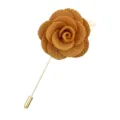 Handgefertigte Stoff-Rosen-Broschen, elegante Anstecknadel für Herrenanzüge und Hochzeiten. - Kurkuma