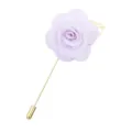 Handgefertigte hellviolette Stoffrosen Anstecknadel mit goldenem Stab für Herren Anzug. - Weiß