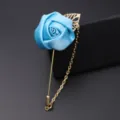 Blaue Satin-Rosen-Ansteckblume mit goldenem Blatt, langer Nadel und Kette für Herrenanzug. - Blaugrün