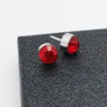 Rote Strass Nadel Brosche, mini Kristall Kragennadel für Hemd Anzug, glänzender Schmuck Variante. - Rote Strasssteine (Silberne Basis), 1 Paar