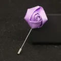 Handgemachte lila Stoff Rose Anstecknadel Boutonniere für Herren Anzug Hochzeit Accessoire - Stoffrose Stil / Violett