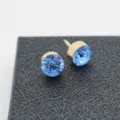 Koreanischer Stil exquisite Strass Brosche, blaue runde Kristall Anstecknadeln. - Hellblaue Strasssteine (Goldene Basis), 1 Paar