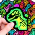 Vista detallada de pegatinas de esqueleto de dinosaurio fluorescentes de colores para decorar. - Estilo Esqueleto Dinosaurio Colorido (T01043672) / 50 Hojas/Paquete