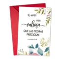Inspirational floral greeting card with red envelope set, Spanish motivational quote card design. - Tú eres más valiosa (Proverbios 31:10)