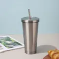 Silberner Edelstahl-Trinkbecher mit Strohhalm, großer vakuumisolierter Kaffeebecher - 750ml / Stahlfarbe [Schwarzer Rand]