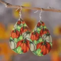 Nahaufnahme Detail von Herbst Kürbis Druck Tropfen Ohrringen am Zweig hängen, Schmuck Geschenk - 1380