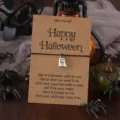 Halloween Geist Charm Wunsch Armband mit Karte, handgeflochtenes Seil Legierung Schmuck. - Lächelnder Geist Anhänger