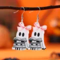 Halloween Geister Acryl Ohrringe mit Schleife und Büchern, süßer Gothic Partyschmuck. - Lese-Geist mit Pinker Schleife (4676)