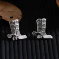 Vintage silberne Cowboy Stiefel Ohrstecker mit Blumenmuster und Sporen für den Alltag - Ein Paar Western-Cowboy-Stiefel / Antiksilber