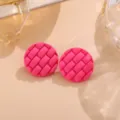 Rosa matte gewebte geometrische Ohrstecker, Bonbonfarben Acryl Gitter Textur Modeschmuck. - Kreis Paar / Rosa