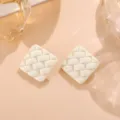 Matte Gewebte Quadratische Ohrstecker Geometrischer Acryl Schmuck Minimalistisch Stil - Quadrat Paar / Weiß
